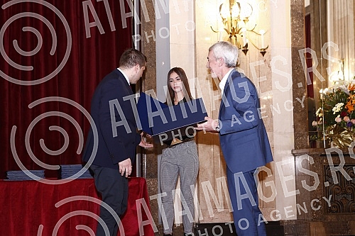 At the ceremony in the City Assembly, the representatives of the City of Belgrade presented the Awards of the City of Belgrade - Despot Stefan Lazarevic for 2021.Na svecanosti u Skupstini grada predstavnici Grada Beograda dodelili su Nagrade grada 