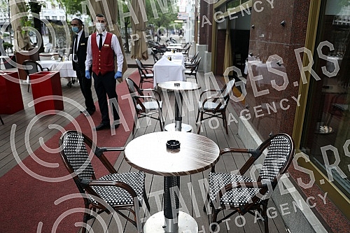 Opening of cafes after mitigation of measures to combat the coronavirus epidemic.Otvaranje kafica posle ublazavanje mera borbe protiv epidemije korona virusa.
