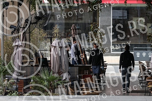 Opening of cafes after mitigation of measures to combat the coronavirus epidemic.Otvaranje kafica posle ublazavanje mera borbe protiv epidemije korona virusa.