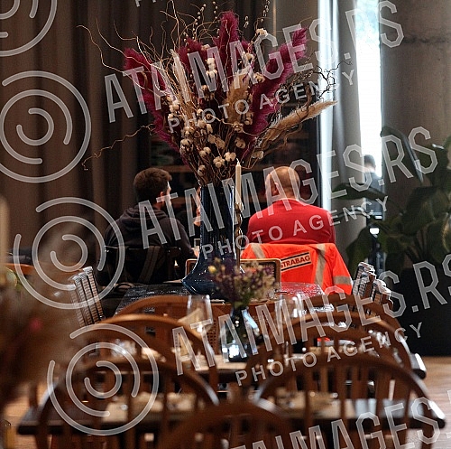 Gallery shopping center after the weekend during which there was no work. Trzni centar Galerija posle vikedna tokom kog se nije radilo