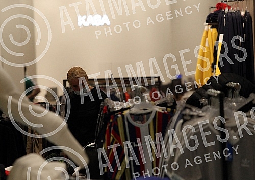 Gallery shopping center after the weekend during which there was no work. Trzni centar Galerija posle vikedna tokom kog se nije radilo