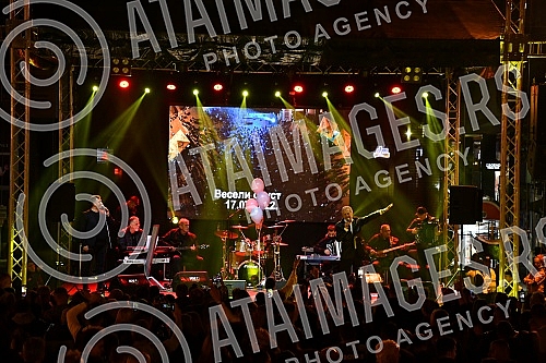 Under the auspices of the city of Kraljevo, a concert by Miroslav Ilic was held on the Square of Serbian Warriors in Kraljevo, originally planned to celebrate the Serbian New Year, but was then postponed due to the extremely bad epidemiological situa