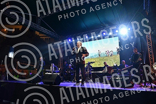 Under the auspices of the city of Kraljevo, a concert by Miroslav Ilic was held on the Square of Serbian Warriors in Kraljevo, originally planned to celebrate the Serbian New Year, but was then postponed due to the extremely bad epidemiological situa