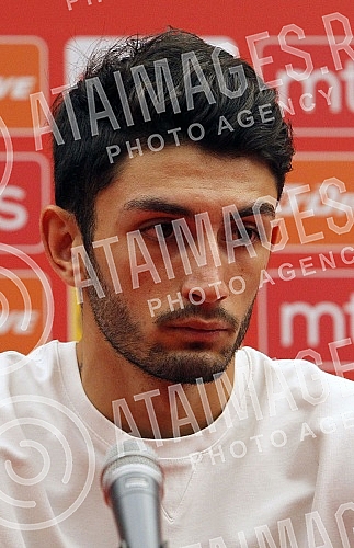 The promotion of the new player Irakli Azarovi was held in the premises of FC Crvena ZvezdaU prostorijama FK Crvena zvezda odrzana je promocija novog igraca Iraklija Azarova.