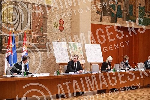 At the Palace of Serbia, Serbian president Aleksandar Vucic held a meeting with ministers and directors of public companies in charge of strategic projects in the field of infrastructure, mining, energy and economy. U Palati Srbija predsednik Srbij