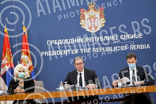 At the Palace of Serbia, Serbian president Aleksandar Vucic held a meeting with ministers and directors of public companies in charge of strategic projects in the field of infrastructure, mining, energy and economy. U Palati Srbija predsednik Srbij