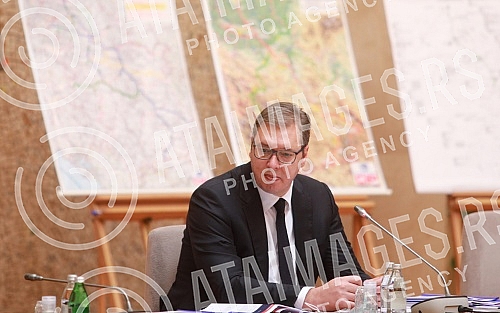 At the Palace of Serbia, Serbian president Aleksandar Vucic held a meeting with ministers and directors of public companies in charge of strategic projects in the field of infrastructure, mining, energy and economy. U Palati Srbija predsednik Srbij