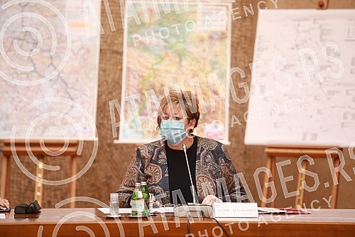 At the Palace of Serbia, Serbian president Aleksandar Vucic held a meeting with ministers and directors of public companies in charge of strategic projects in the field of infrastructure, mining, energy and economy. U Palati Srbija predsednik Srbij