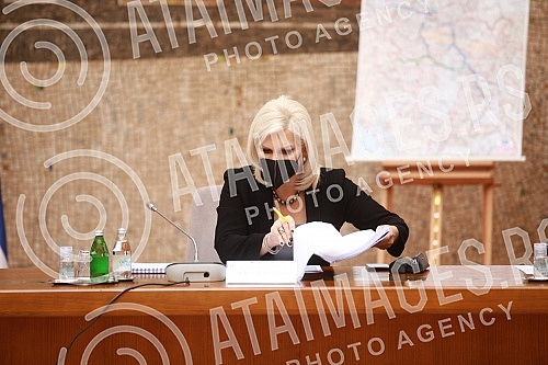 At the Palace of Serbia, Serbian president Aleksandar Vucic held a meeting with ministers and directors of public companies in charge of strategic projects in the field of infrastructure, mining, energy and economy. U Palati Srbija predsednik Srbij