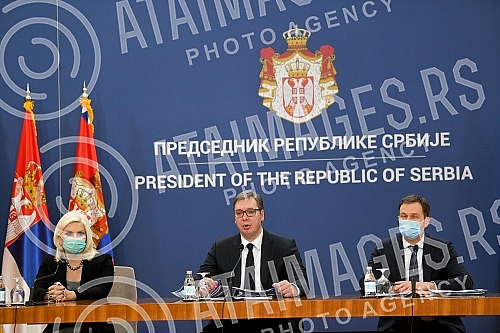 At the Palace of Serbia, Serbian president Aleksandar Vucic held a meeting with ministers and directors of public companies in charge of strategic projects in the field of infrastructure, mining, energy and economy. U Palati Srbija predsednik Srbij