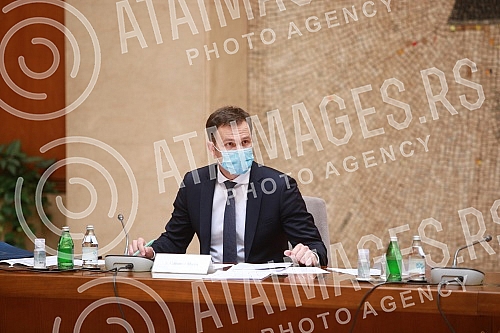 At the Palace of Serbia, Serbian president Aleksandar Vucic held a meeting with ministers and directors of public companies in charge of strategic projects in the field of infrastructure, mining, energy and economy. U Palati Srbija predsednik Srbij