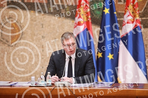 At the Palace of Serbia, Serbian president Aleksandar Vucic held a meeting with ministers and directors of public companies in charge of strategic projects in the field of infrastructure, mining, energy and economy. U Palati Srbija predsednik Srbij