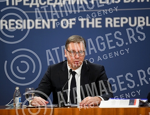 At the Palace of Serbia, Serbian president Aleksandar Vucic held a meeting with ministers and directors of public companies in charge of strategic projects in the field of infrastructure, mining, energy and economy. U Palati Srbija predsednik Srbij