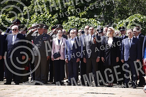 As part of the celebration of May 9, the Day of Victory over Fascism in World War II, representatives of the Ministry of Defense and the Serbian Army, the City of Belgrade and SUBNOR and participants in the Immortal Regiment laid wreaths at the Monum