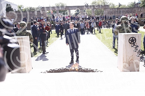 As part of the celebration of May 9, the Day of Victory over Fascism in World War II, representatives of the Ministry of Defense and the Serbian Army, the City of Belgrade and SUBNOR and participants in the Immortal Regiment laid wreaths at the Monum