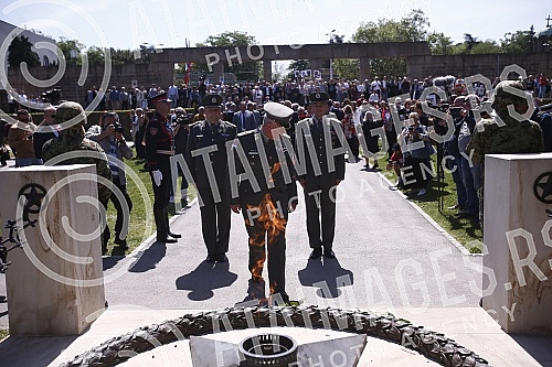 As part of the celebration of May 9, the Day of Victory over Fascism in World War II, representatives of the Ministry of Defense and the Serbian Army, the City of Belgrade and SUBNOR and participants in the Immortal Regiment laid wreaths at the Monum