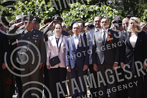 As part of the celebration of May 9, the Day of Victory over Fascism in World War II, representatives of the Ministry of Defense and the Serbian Army, the City of Belgrade and SUBNOR and participants in the Immortal Regiment laid wreaths at the Monum
