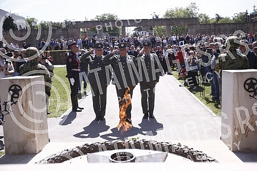As part of the celebration of May 9, the Day of Victory over Fascism in World War II, representatives of the Ministry of Defense and the Serbian Army, the City of Belgrade and SUBNOR and participants in the Immortal Regiment laid wreaths at the Monum