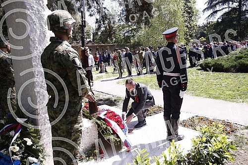 As part of the celebration of May 9, the Day of Victory over Fascism in World War II, representatives of the Ministry of Defense and the Serbian Army, the City of Belgrade and SUBNOR and participants in the Immortal Regiment laid wreaths at the Monum