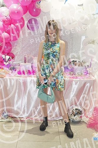 In Lilly drugstore in TC Gallery, the beginning of the discount action on make-up products under the slogan We bloom together was presented.U Lilly drogeriji u TC Galerija predstavljen je pocetak akcije popusta na make-up proizvode pod sloganom Cve