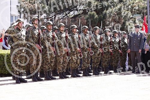 As part of the celebration of May 9, the Day of Victory over Fascism in World War II, representatives of the Ministry of Defense and the Serbian Army, the City of Belgrade and SUBNOR and participants in the Immortal Regiment laid wreaths at the Monum
