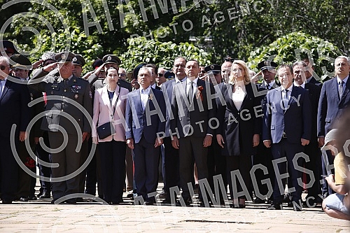 As part of the celebration of May 9, the Day of Victory over Fascism in World War II, representatives of the Ministry of Defense and the Serbian Army, the City of Belgrade and SUBNOR and participants in the Immortal Regiment laid wreaths at the Monum