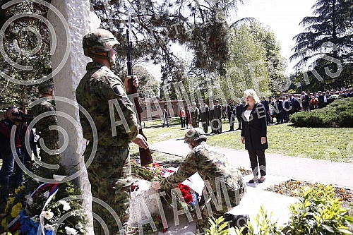 As part of the celebration of May 9, the Day of Victory over Fascism in World War II, representatives of the Ministry of Defense and the Serbian Army, the City of Belgrade and SUBNOR and participants in the Immortal Regiment laid wreaths at the Monum