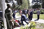 As part of the celebration of May 9, the Day of Victory over Fascism in World War II, representatives of the Ministry of Defense and the Serbian Army, the City of Belgrade and SUBNOR and participants in the Immortal Regiment laid wreaths at the Monum