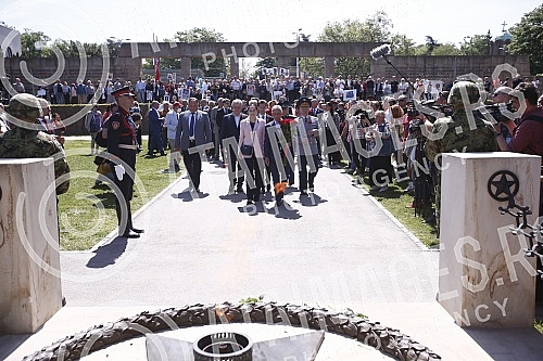 As part of the celebration of May 9, the Day of Victory over Fascism in World War II, representatives of the Ministry of Defense and the Serbian Army, the City of Belgrade and SUBNOR and participants in the Immortal Regiment laid wreaths at the Monum