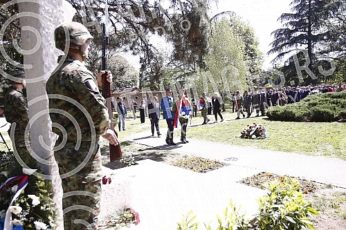 As part of the celebration of May 9, the Day of Victory over Fascism in World War II, representatives of the Ministry of Defense and the Serbian Army, the City of Belgrade and SUBNOR and participants in the Immortal Regiment laid wreaths at the Monum