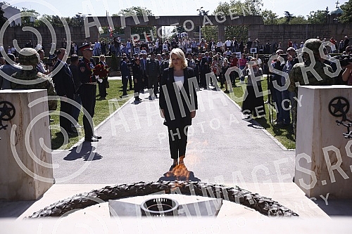 As part of the celebration of May 9, the Day of Victory over Fascism in World War II, representatives of the Ministry of Defense and the Serbian Army, the City of Belgrade and SUBNOR and participants in the Immortal Regiment laid wreaths at the Monum