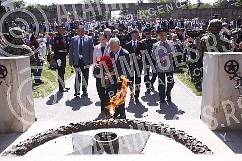 As part of the celebration of May 9, the Day of Victory over Fascism in World War II, representatives of the Ministry of Defense and the Serbian Army, the City of Belgrade and SUBNOR and participants in the Immortal Regiment laid wreaths at the Monum