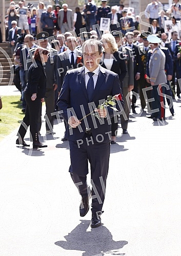 As part of the celebration of May 9, the Day of Victory over Fascism in World War II, representatives of the Ministry of Defense and the Serbian Army, the City of Belgrade and SUBNOR and participants in the Immortal Regiment laid wreaths at the Monum