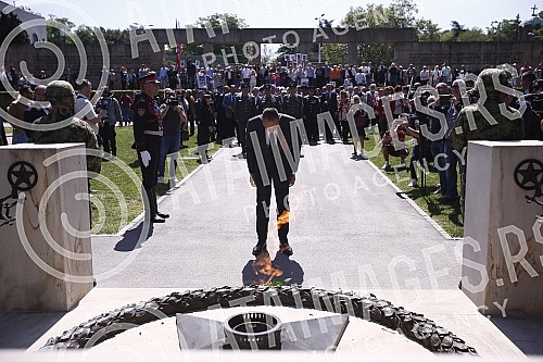As part of the celebration of May 9, the Day of Victory over Fascism in World War II, representatives of the Ministry of Defense and the Serbian Army, the City of Belgrade and SUBNOR and participants in the Immortal Regiment laid wreaths at the Monum