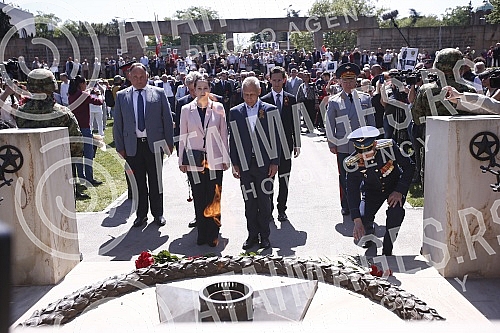 As part of the celebration of May 9, the Day of Victory over Fascism in World War II, representatives of the Ministry of Defense and the Serbian Army, the City of Belgrade and SUBNOR and participants in the Immortal Regiment laid wreaths at the Monum