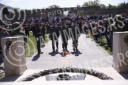 As part of the celebration of May 9, the Day of Victory over Fascism in World War II, representatives of the Ministry of Defense and the Serbian Army, the City of Belgrade and SUBNOR and participants in the Immortal Regiment laid wreaths at the Monum