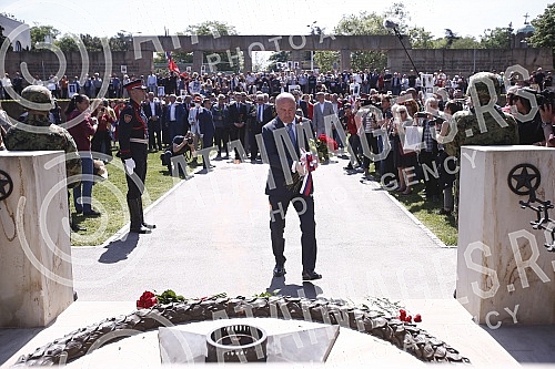 As part of the celebration of May 9, the Day of Victory over Fascism in World War II, representatives of the Ministry of Defense and the Serbian Army, the City of Belgrade and SUBNOR and participants in the Immortal Regiment laid wreaths at the Monum