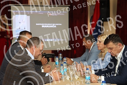 In Manjaca, the master plan for the construction and development strategy of the ski center was presented, and on that occasion it was said that this ski center will contribute to the development of the tourist offer of Banja Luka and the entire regi