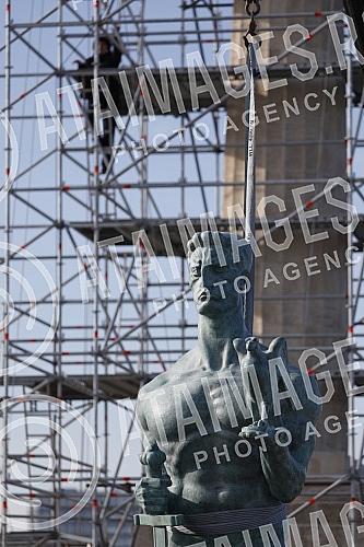 Winner statue returned to Kalemegdan after restoration.Statua Pobednika vracena na Kalemegdan posle restauracije
