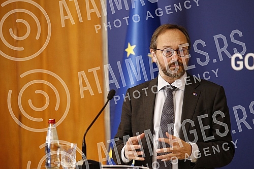 Ana Brnabic met with Emanuele Giaufret and the ambassadors of EU member states.Ana Brnabic sastala se saEmanuelom Ziofreom i ambasadorima zemalja clanica EU.