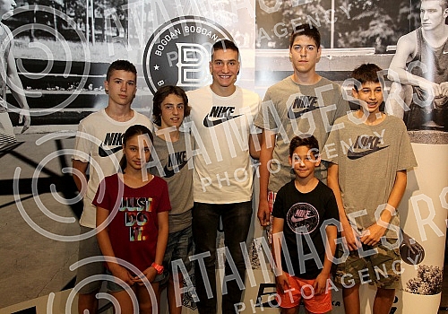 Press conference of Serbian basketball player Bogdan Bogdanovic on the occasion of the children's basketball camp.Pres konferencija srpskog kosarkaskog reprezentivca Bogdana Bogdanovic povodom decijeg kosarkaskog kampa. 
