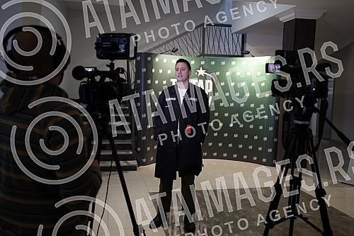 The premiere of the monodrama Petrija's Wreath, adapted by actress Mirjana Karanovic and directed by Jana Maricic, was held at the Brdo Theater.Premijera monodrame Petrijin venac, ciju je adaptaciju glumica Mirjana Karanovic uradila sa rediteljkom 