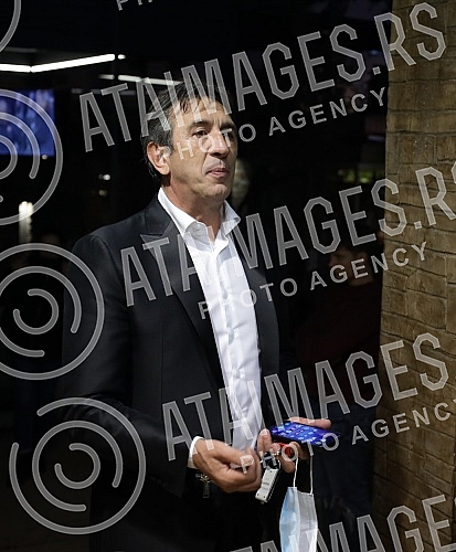 The premiere of the monodrama Petrija's Wreath, adapted by actress Mirjana Karanovic and directed by Jana Maricic, was held at the Brdo Theater.Premijera monodrame Petrijin venac, ciju je adaptaciju glumica Mirjana Karanovic uradila sa rediteljkom 