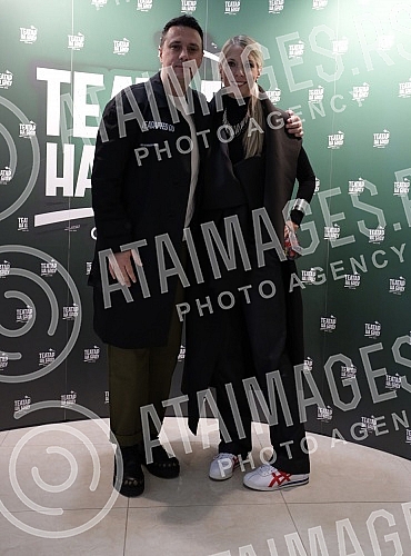 The premiere of the monodrama Petrija's Wreath, adapted by actress Mirjana Karanovic and directed by Jana Maricic, was held at the Brdo Theater.Premijera monodrame Petrijin venac, ciju je adaptaciju glumica Mirjana Karanovic uradila sa rediteljkom 