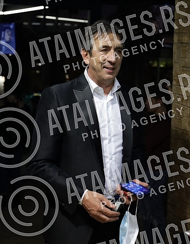 The premiere of the monodrama Petrija's Wreath, adapted by actress Mirjana Karanovic and directed by Jana Maricic, was held at the Brdo Theater.Premijera monodrame Petrijin venac, ciju je adaptaciju glumica Mirjana Karanovic uradila sa rediteljkom 