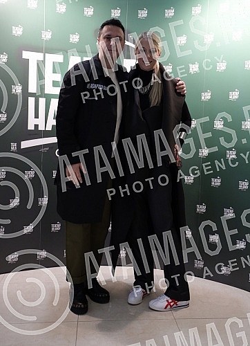 The premiere of the monodrama Petrija's Wreath, adapted by actress Mirjana Karanovic and directed by Jana Maricic, was held at the Brdo Theater.Premijera monodrame Petrijin venac, ciju je adaptaciju glumica Mirjana Karanovic uradila sa rediteljkom 