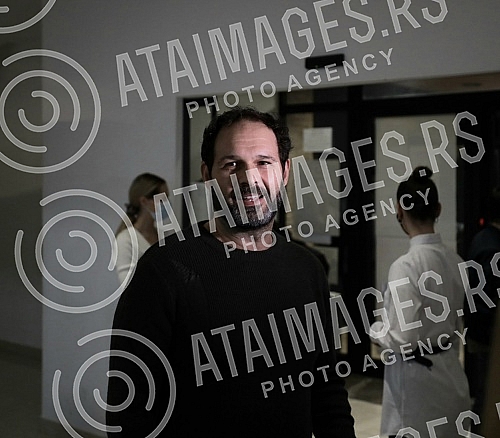 The premiere of the monodrama Petrija's Wreath, adapted by actress Mirjana Karanovic and directed by Jana Maricic, was held at the Brdo Theater.Premijera monodrame Petrijin venac, ciju je adaptaciju glumica Mirjana Karanovic uradila sa rediteljkom 