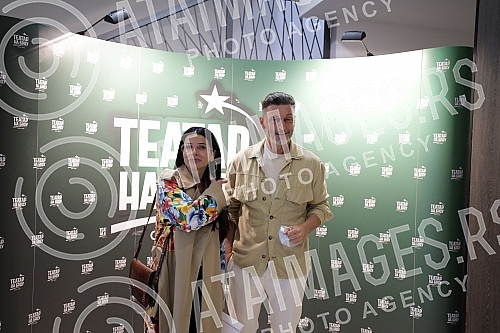 The premiere of the monodrama Petrija's Wreath, adapted by actress Mirjana Karanovic and directed by Jana Maricic, was held at the Brdo Theater.Premijera monodrame Petrijin venac, ciju je adaptaciju glumica Mirjana Karanovic uradila sa rediteljkom 