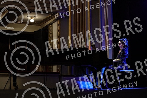 British Motors presented to the media a new model of the LR Range Rover at the National Theater.Kompanija British Motors predstavila je medijima novi model LR Range Rovera u Narodnom pozoristu.