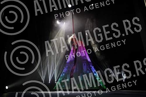 British Motors presented to the media a new model of the LR Range Rover at the National Theater.Kompanija British Motors predstavila je medijima novi model LR Range Rovera u Narodnom pozoristu.